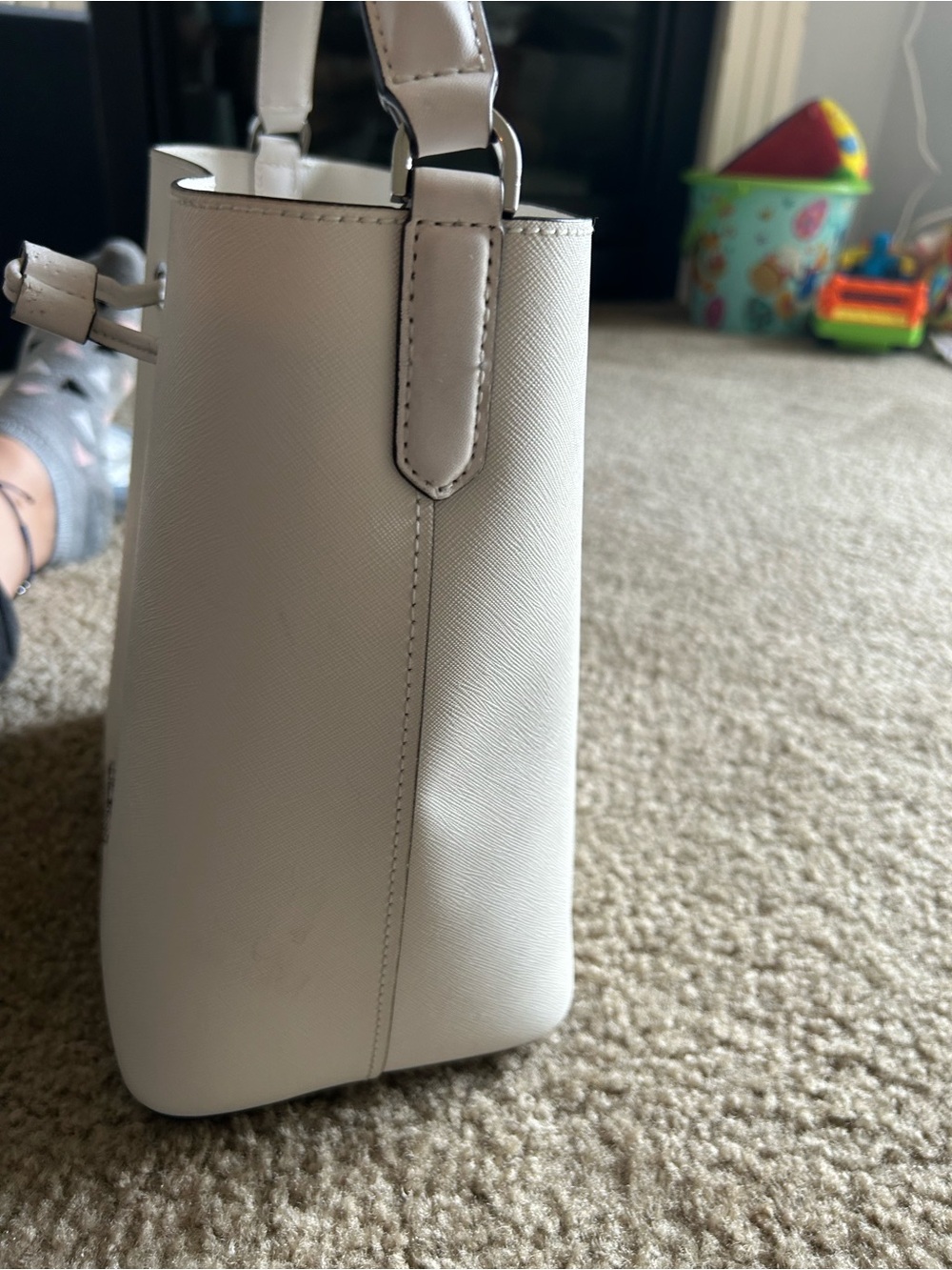 Michael Kors Cream Leather Bucket Shoulder Bag with Silver Hardware - Picture 6 of 12